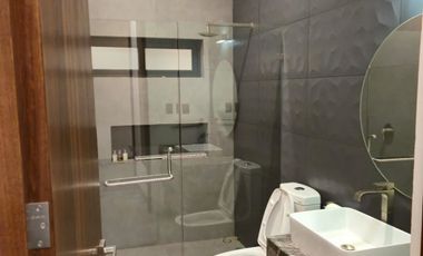 Venta de Loft con acabados Luxury, como parota, mármol, granito, cristal templado, laja con un diseño moderno, en el Fraccionamiento Lomas del Sur.