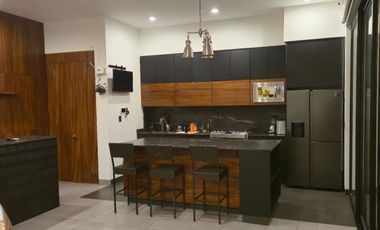 Venta de Loft con acabados Luxury, como parota, mármol, granito, cristal templado, laja con un diseño moderno, en el Fraccionamiento Lomas del Sur.