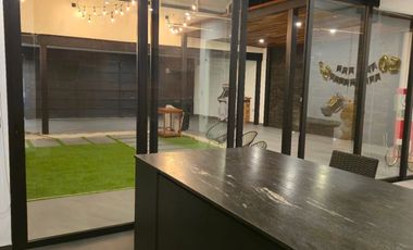 Venta de Loft con acabados Luxury, como parota, mármol, granito, cristal templado, laja con un diseño moderno, en el Fraccionamiento Lomas del Sur.