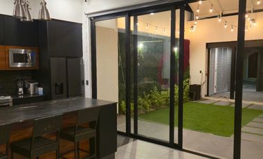 Venta de Loft con acabados Luxury, como parota, mármol, granito, cristal templado, laja con un diseño moderno, en el Fraccionamiento Lomas del Sur.