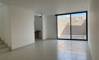 Renta casa nueva en Zibata