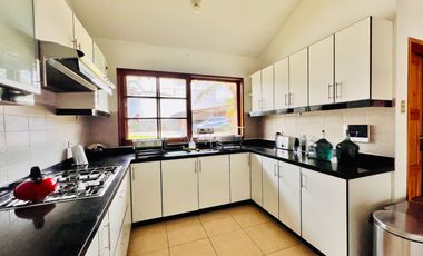 Casa en venta Calle Ibiza un piso en buen estado