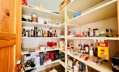 Casa en venta Calle Ibiza un piso en buen estado