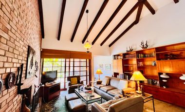 Casa en venta Calle Ibiza un piso en buen estado