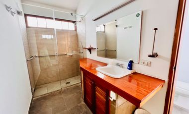 Casa en venta Calle Ibiza un piso en buen estado