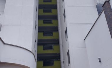 VENDO APARTAESTUDIO PISO ALTO, PARQUEADERO Y LOCKER -G