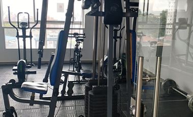 VENDO APARTAESTUDIO PISO ALTO, PARQUEADERO Y LOCKER -G