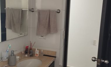 VENDO APARTAESTUDIO PISO ALTO, PARQUEADERO Y LOCKER -G