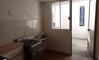 Casa en renta, amueblada y con servicios, uno y medio baños con 4 camas equipadas.