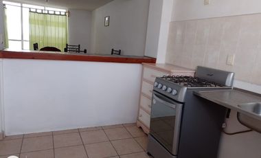 Casa en renta, amueblada y con servicios, uno y medio baños con 4 camas equipadas.