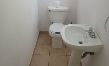 Casa en renta, amueblada y con servicios, uno y medio baños con 4 camas equipadas.