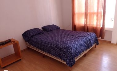 Casa en renta, amueblada y con servicios, uno y medio baños con 4 camas equipadas.