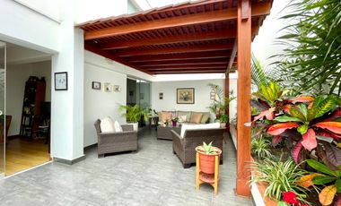 !VENDO LINDO DEPARTAMENTO CON GRAN TERRAZA - 2 DORMITORIOS - BAÑOS INCORPORADOS - LA AURORA - MIRAFLORES  - LÍMITE SURCO!