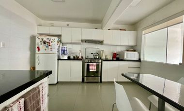 !VENDO LINDO DEPARTAMENTO CON GRAN TERRAZA - 2 DORMITORIOS - BAÑOS INCORPORADOS - LA AURORA - MIRAFLORES  - LÍMITE SURCO!