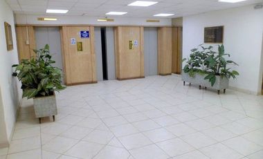 Vendo excelente e iluminada oficina 2 Privados , 1 Baño  ubicada , a pasos de palacio de La Moneda