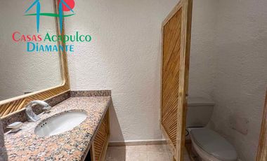 Casa en venta con increíble vista a la bahía de Acapulco. Con 7 recámaras y alberca privada