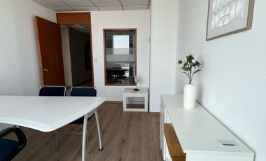 OFICINA AMUEBLADA TOTALMENTE EQUIPADA CON ÁREAS COMUNES Y AMENIDADES LISTA PARA EMPEZAR A TRABAJAR