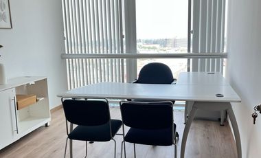 OFICINA AMUEBLADA TOTALMENTE EQUIPADA CON ÁREAS COMUNES Y AMENIDADES LISTA PARA EMPEZAR A TRABAJAR