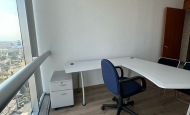 OFICINA AMUEBLADA TOTALMENTE EQUIPADA CON ÁREAS COMUNES Y AMENIDADES LISTA PARA EMPEZAR A TRABAJAR