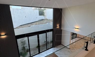 Residencia de Lujo en Venta con Elevador en Puerta del Bosque