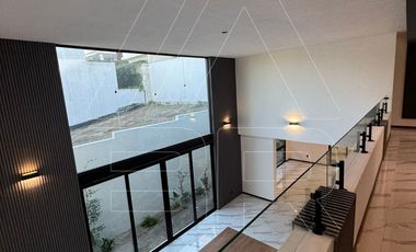 Residencia de Lujo en Venta con Elevador en Puerta del Bosque