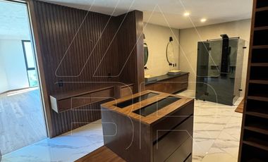 Residencia de Lujo en Venta con Elevador en Puerta del Bosque