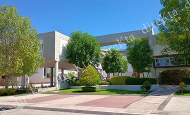 Casa Amplia en Condominio, 3 Recámaras y Amenidades Exclusivas en Queretaro. A OFERTAR!!! Solo CONTADO