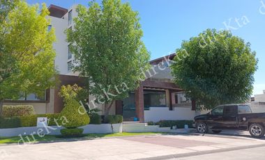 Casa Amplia en Condominio, 3 Recámaras y Amenidades Exclusivas en Queretaro. A OFERTAR!!! Solo CONTADO