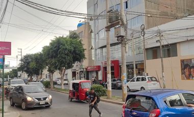 Se Alquila Amplio Local Comercial En El Centro De Ica