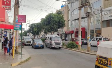 Se Alquila Amplio Local Comercial En El Centro De Ica