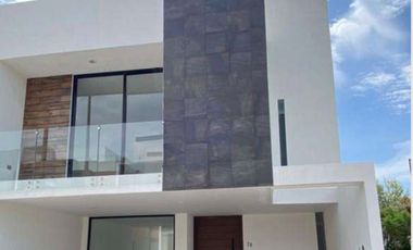 Bonita casa muy cerca de lomas de angelopolis , cerca de via atlixcáyotl Fraccionamiento Monte real