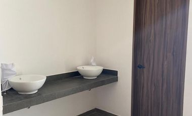 Bonita casa muy cerca de lomas de angelopolis , cerca de via atlixcáyotl Fraccionamiento Monte real