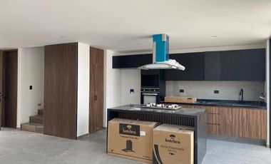 Bonita casa muy cerca de lomas de angelopolis , cerca de via atlixcáyotl Fraccionamiento Monte real