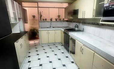 VENTA DE CASA EN :  LA URB ANTONIA MORENO DE CACERES- VENTANILLA