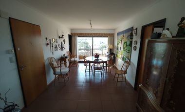3 AMBIENTES EN VENTA - GESELL CENTRO - VISTA AL MAR - COCHERA