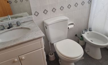 3 AMBIENTES EN VENTA - GESELL CENTRO - VISTA AL MAR - COCHERA