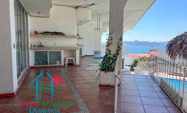 ¡Casa en oportunidad! 19 recámaras, 4 albercas y vista al mar