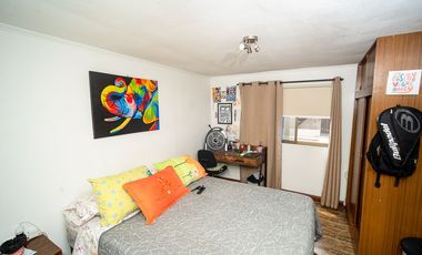 SE VENDE CASA EN CALLE 21 DE MAYO.