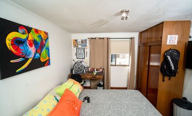 SE VENDE CASA EN CALLE 21 DE MAYO.