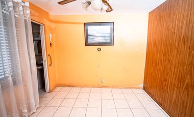 SE VENDE CASA EN CALLE 21 DE MAYO.