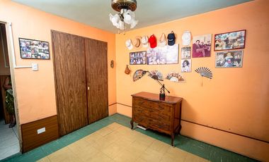 SE VENDE CASA EN CALLE 21 DE MAYO.