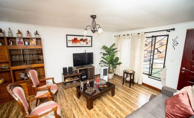 SE VENDE CASA EN CALLE 21 DE MAYO.