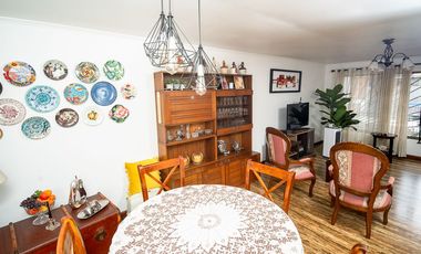 SE VENDE CASA EN CALLE 21 DE MAYO.