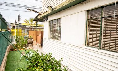 SE VENDE CASA EN CALLE 21 DE MAYO.