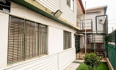 SE VENDE CASA EN CALLE 21 DE MAYO.