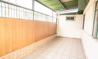 SE VENDE CASA EN CALLE 21 DE MAYO.