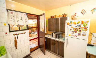 SE VENDE CASA EN CALLE 21 DE MAYO.