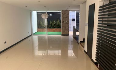 ESPECTACULAR CASA ESQUINERA EN VENTA