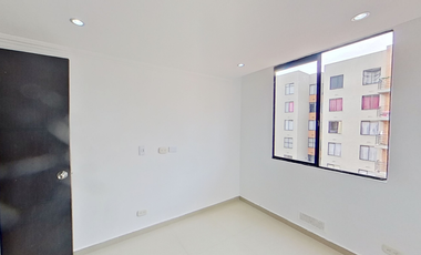 SE VENDE APARTAMENTO EN MADRID CON PAQUEADERO PRIVADO