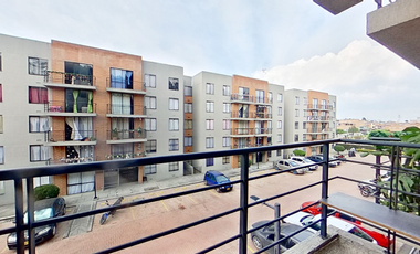 SE VENDE APARTAMENTO EN MADRID CON PAQUEADERO PRIVADO
